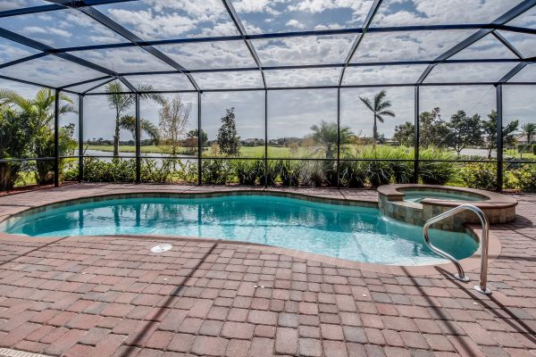 Pool Enclosure Cleaning in Lake Charles
